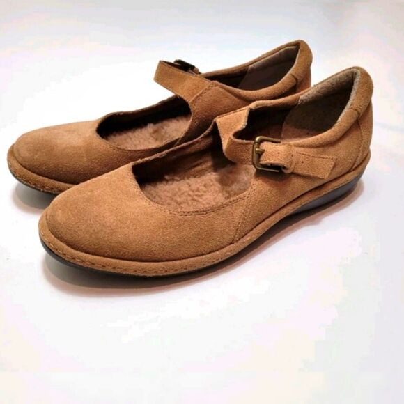 Lands' End Shoes - Lands End Tan Mary Jane Faux Sherpa Leather Suede Flats Size 7.5